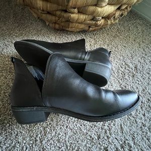 Black Small Heeled Boot
